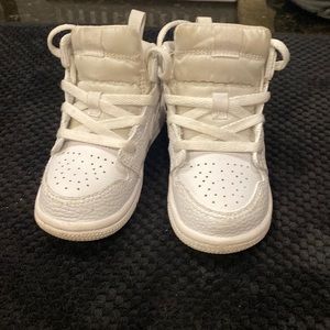 Toddler size 7 Nike sneakers